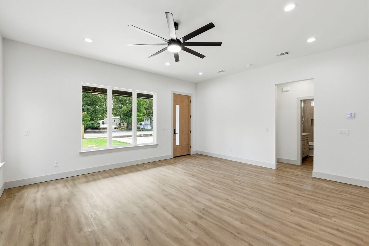 314 W Cobb St - Photo 3 of 37
