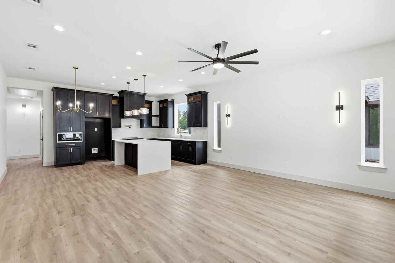 314 W Cobb St - Photo 6 of 37