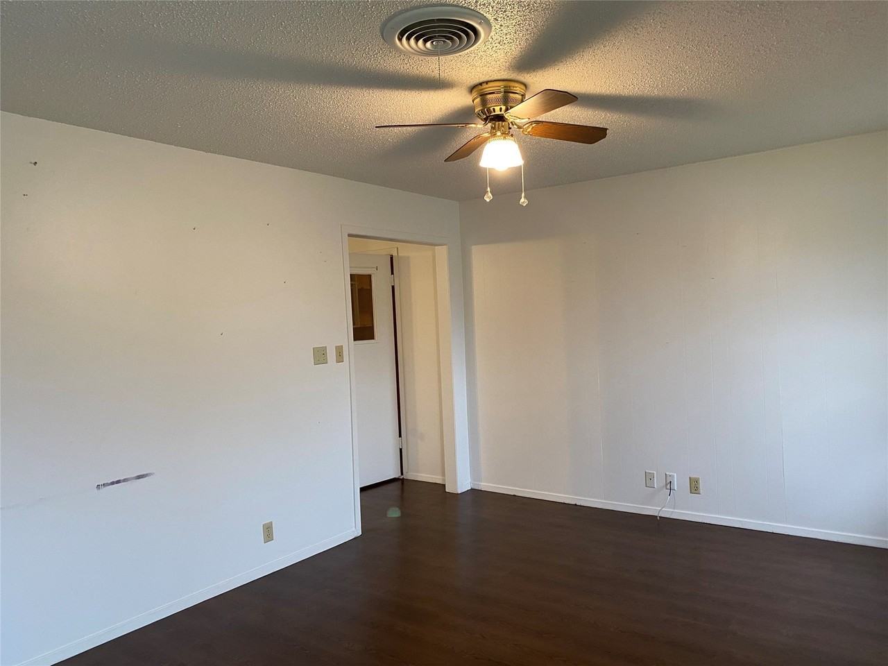 3341 S 27th St - Photo 4 of 12
