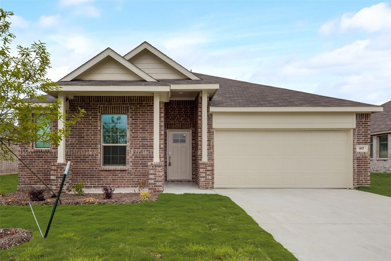 917 Dustwood Dr - Photo 2 of 19