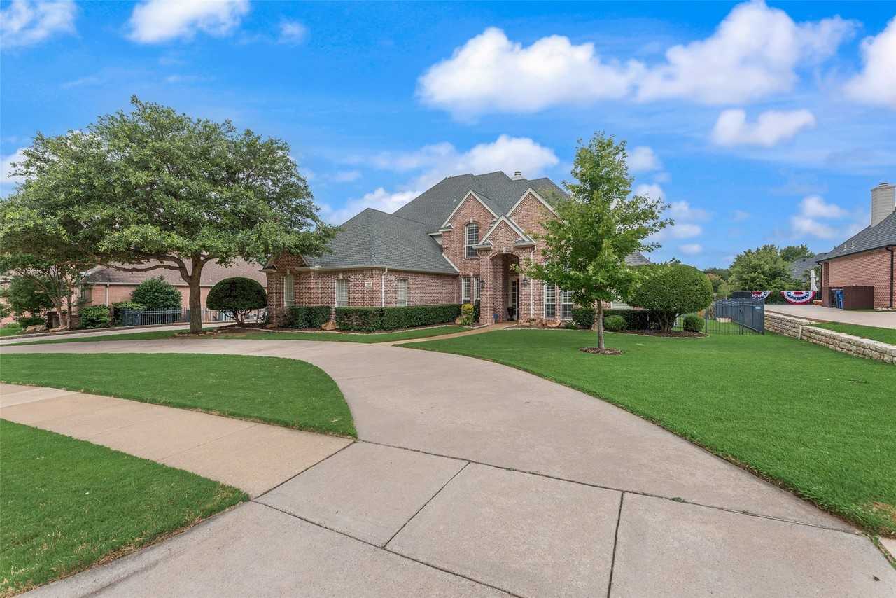 704 Kleberg Ct - Photo 2 of 40