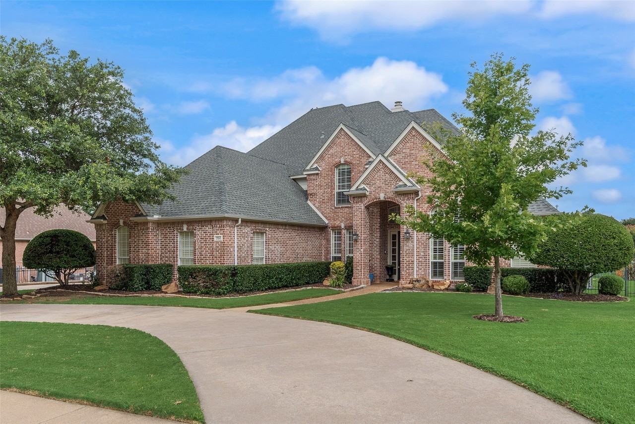 704 Kleberg Ct - Photo 3 of 40