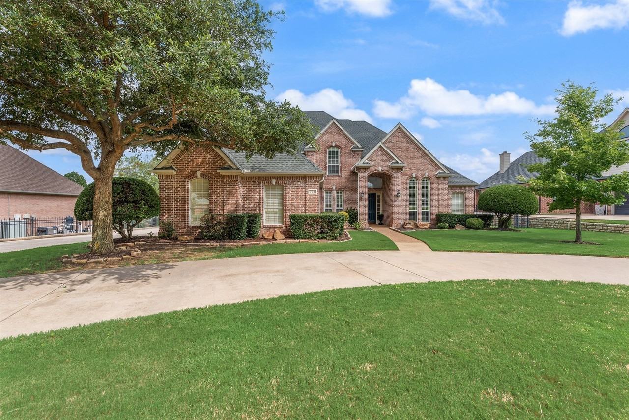 704 Kleberg Ct - Photo 4 of 40