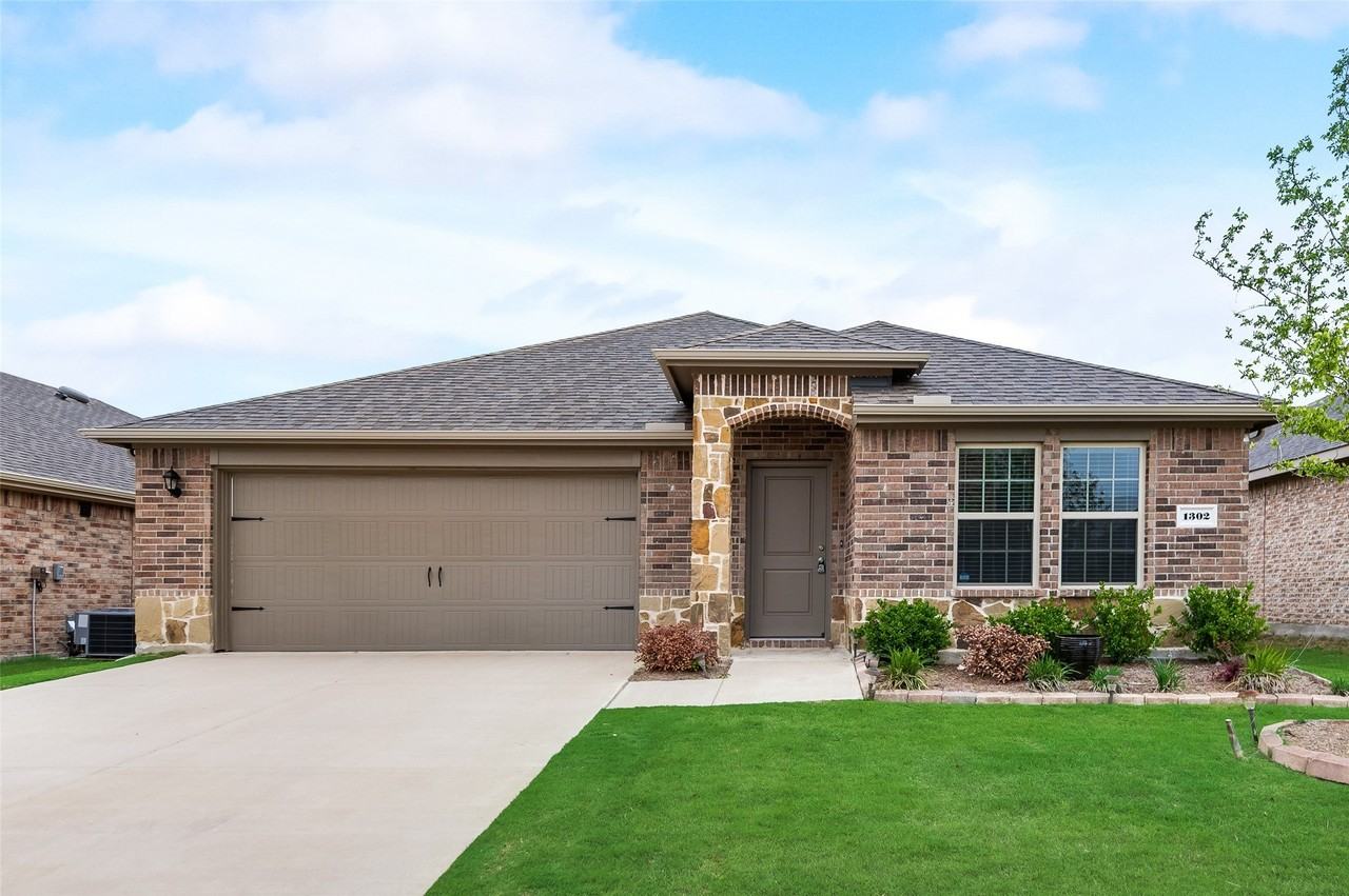 1302 Meadow Creek Dr - Photo 2 of 28