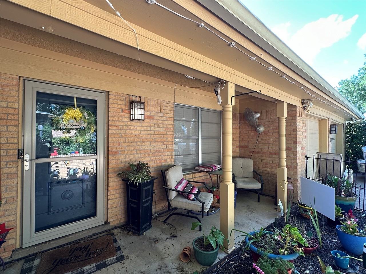 4642 Bruce Dr - Photo 2 of 21