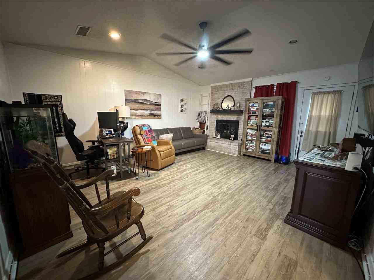 4642 Bruce Dr - Photo 5 of 21