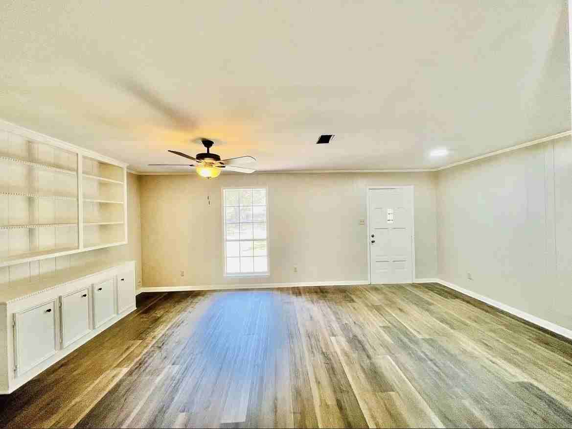 312 Gladstone St - Photo 2 of 18