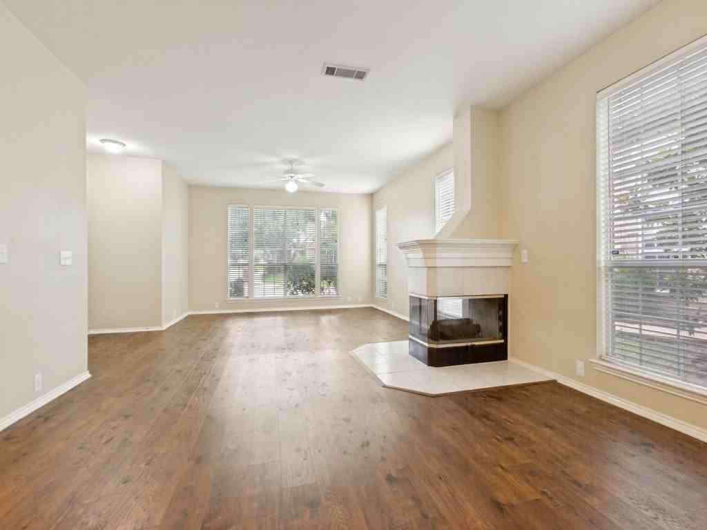4640 Sunnybrook Dr - Photo 4 of 27