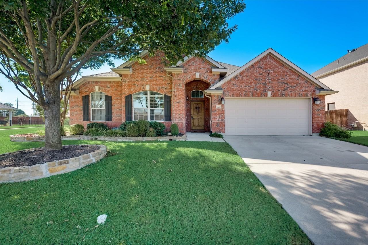 15417 Landing Creek Ln - Photo 2 of 21