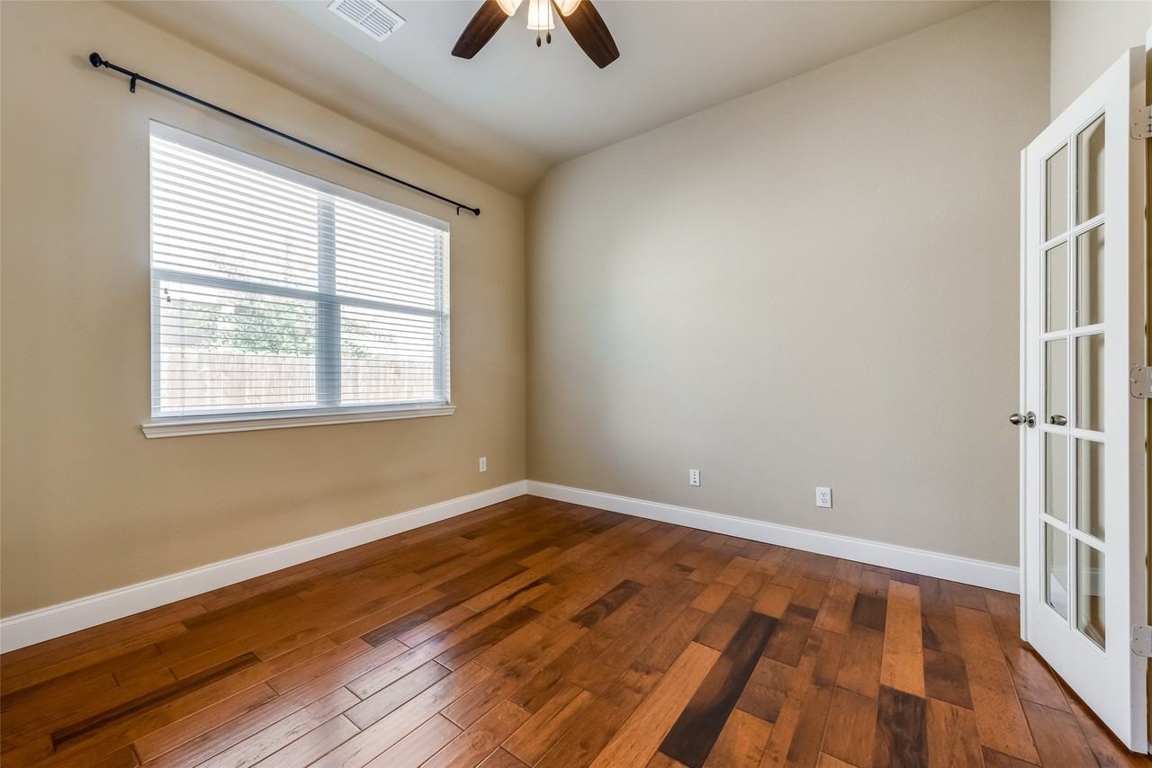 15417 Landing Creek Ln - Photo 6 of 21