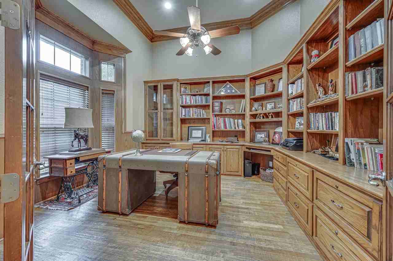 100 Oak Forest Ln - Photo 3 of 37