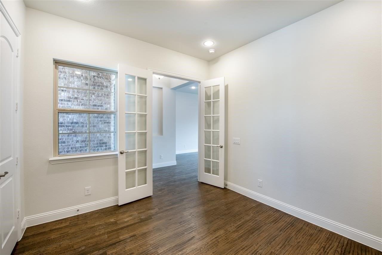 4422 Juniper Ln - Photo 5 of 31