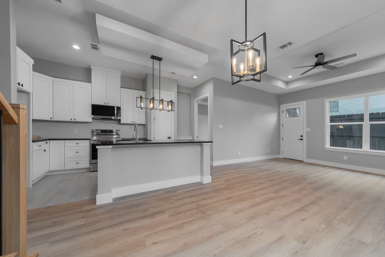 2810 Chicago St - Photo 5 of 27