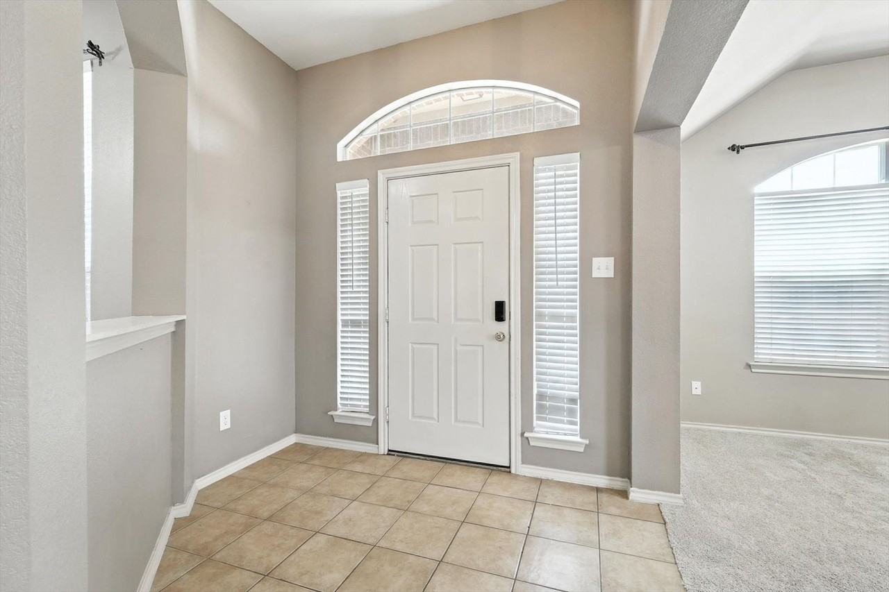 6012 Parkplace Dr - Photo 4 of 39