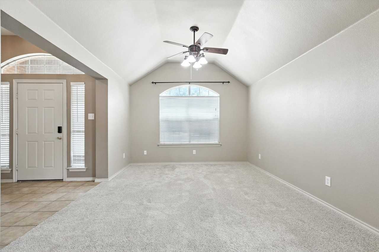 6012 Parkplace Dr - Photo 5 of 39