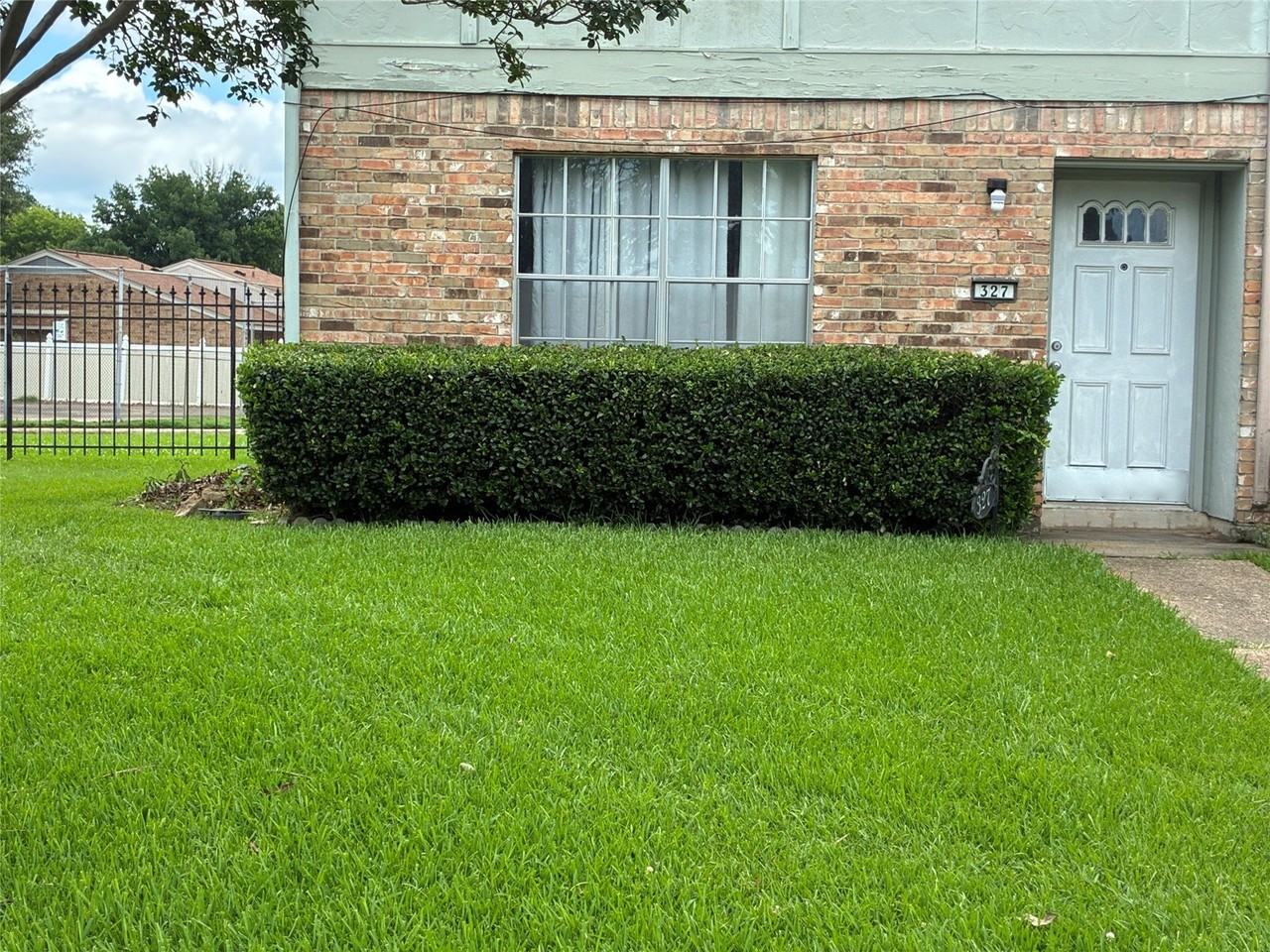 327 John Wesley Blvd - Photo 2 of 12