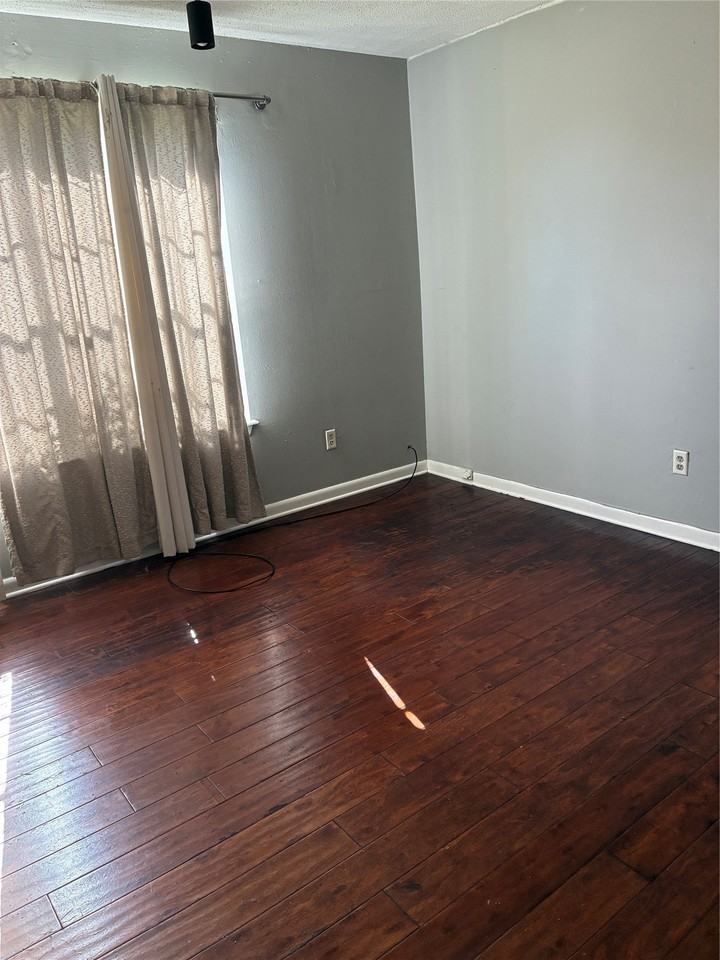 327 John Wesley Blvd - Photo 3 of 12