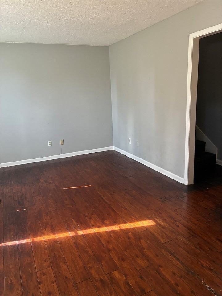 327 John Wesley Blvd - Photo 4 of 12