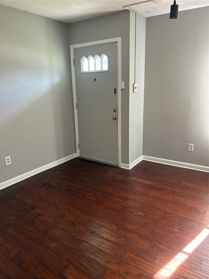 327 John Wesley Blvd - Photo 5 of 12