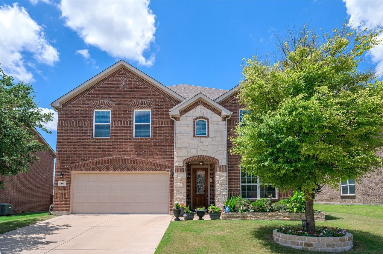910 Cormorant Dr - Photo 4 of 35