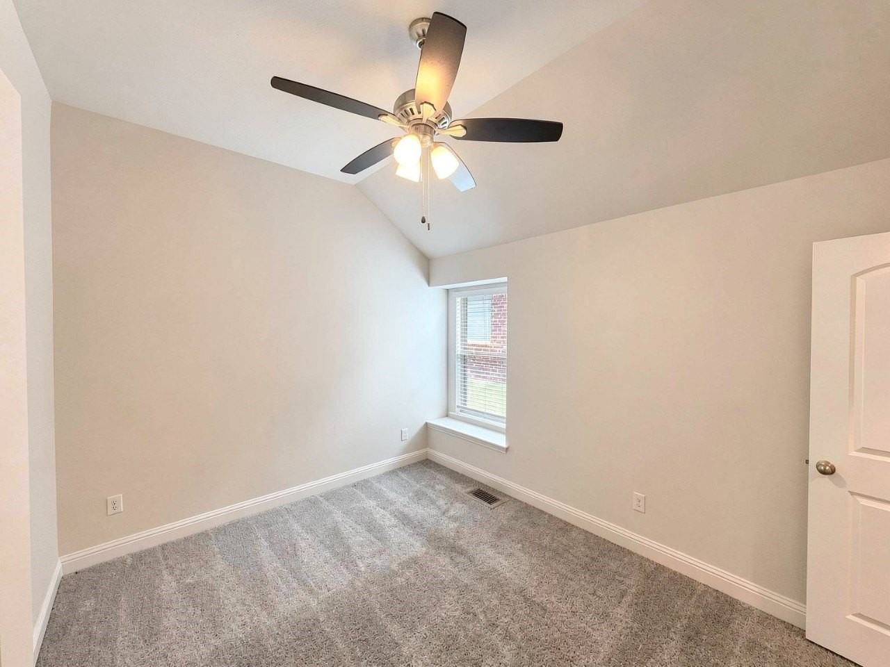 417 Cooper St - Photo 5 of 24
