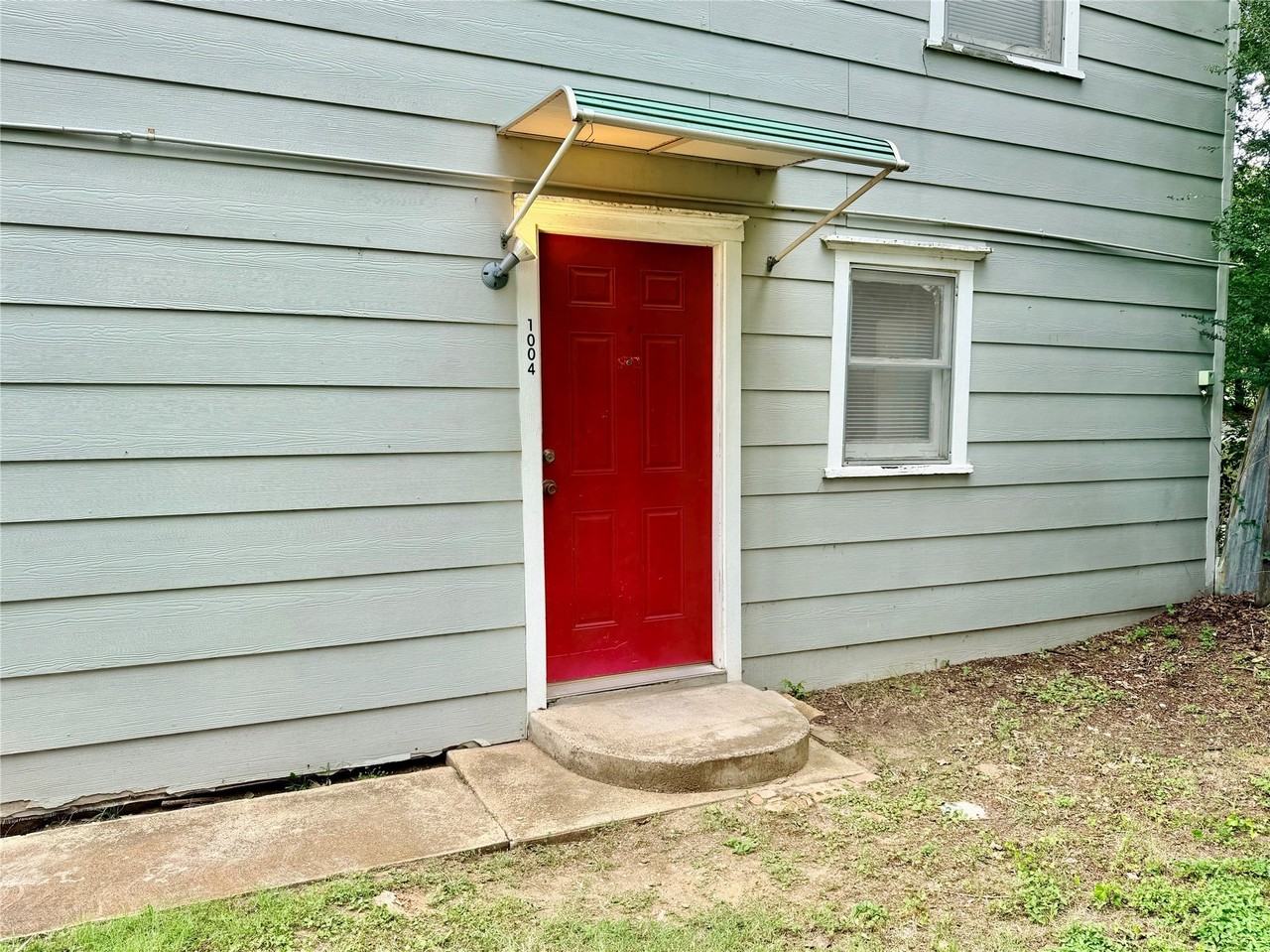 1004 Gregg St - Photo 2 of 9