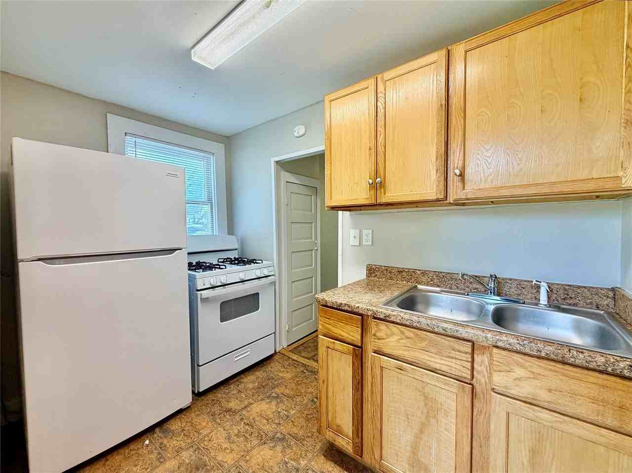 1004 Gregg St - Photo 3 of 9