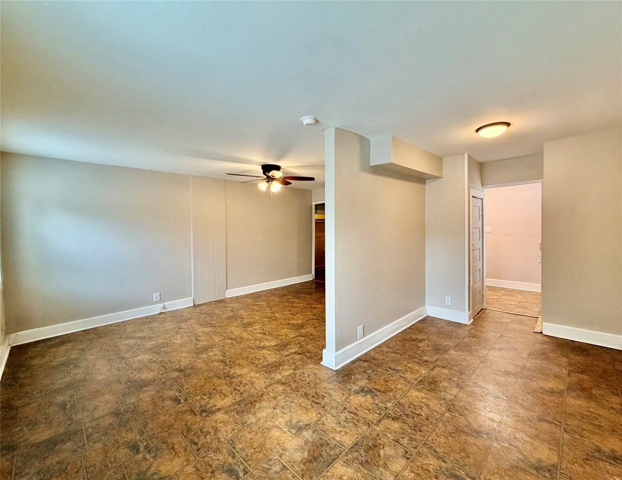 1004 Gregg St - Photo 5 of 9