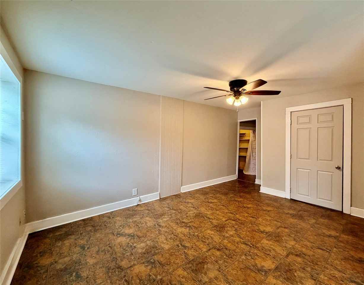 1004 Gregg St - Photo 6 of 9