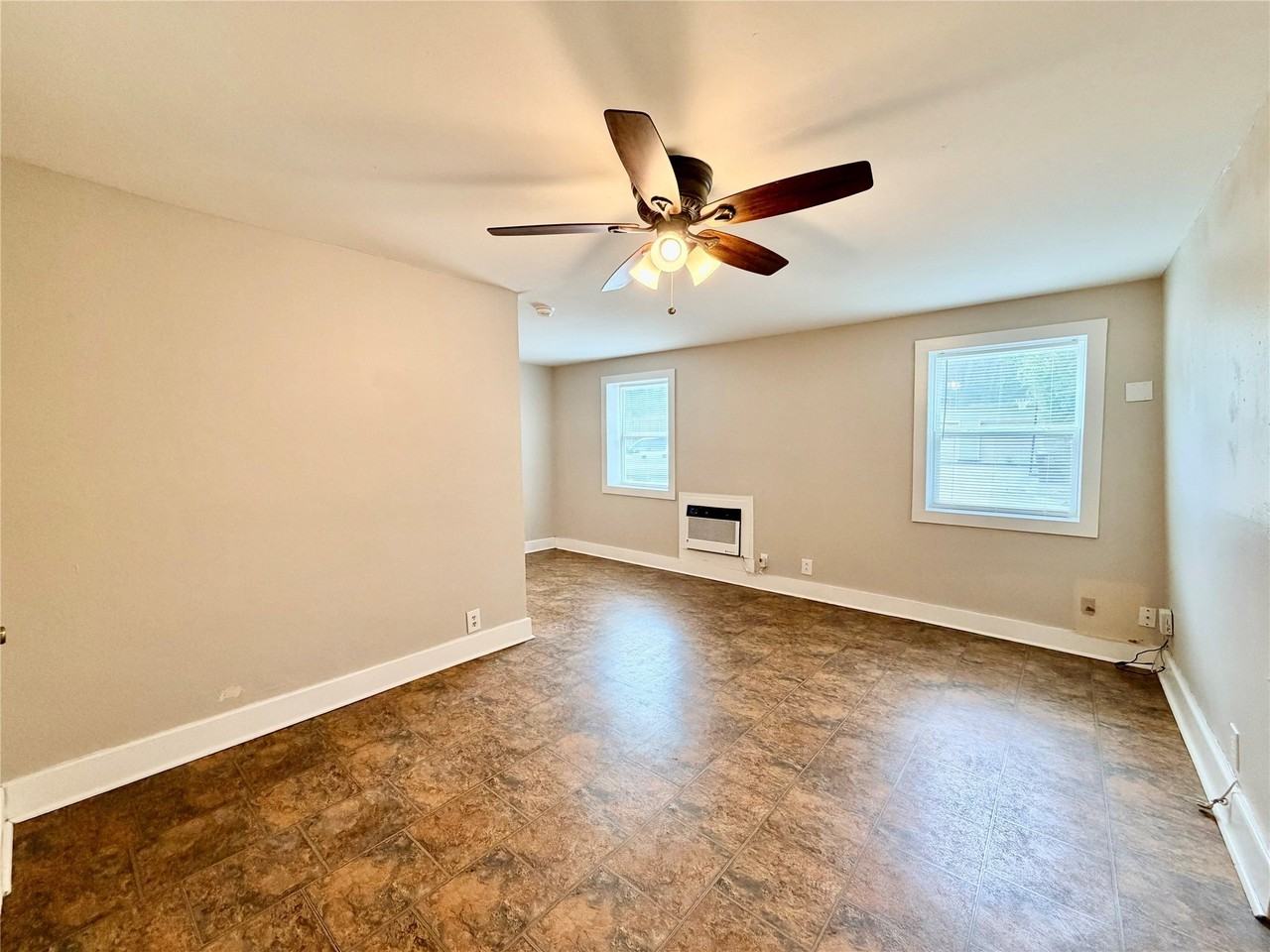 1004 Gregg St - Photo 7 of 9