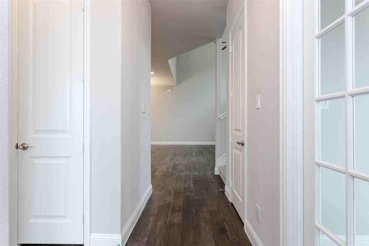 1537 Euclid Aly - Photo 6 of 40