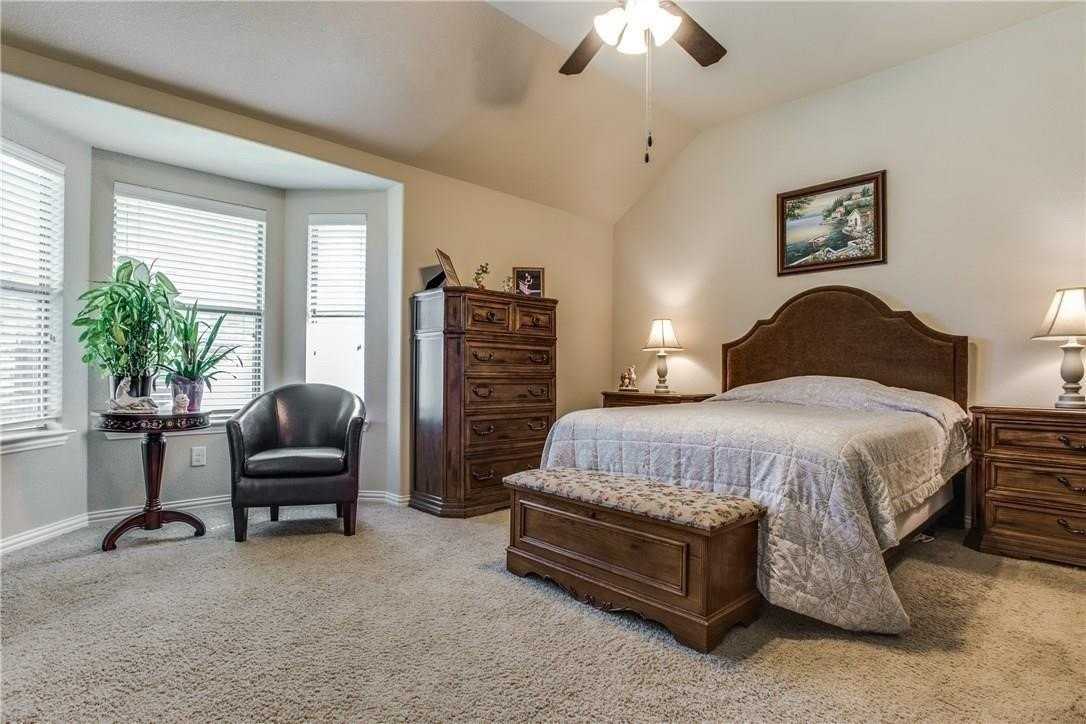 941 Lake Worth Trl - Photo 4 of 14