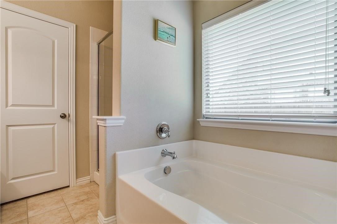 941 Lake Worth Trl - Photo 6 of 14