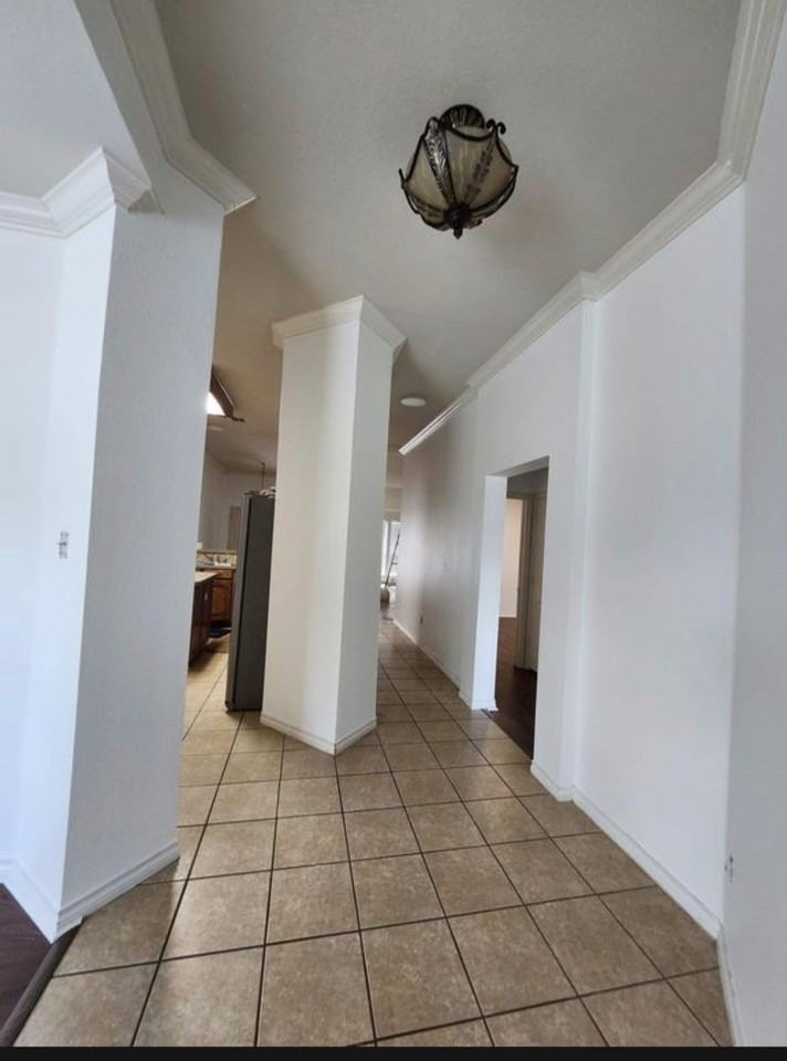 7812 Pleasant Valley Trl - Photo 2 of 11