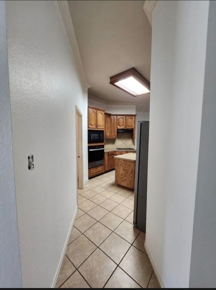 7812 Pleasant Valley Trl - Photo 3 of 11