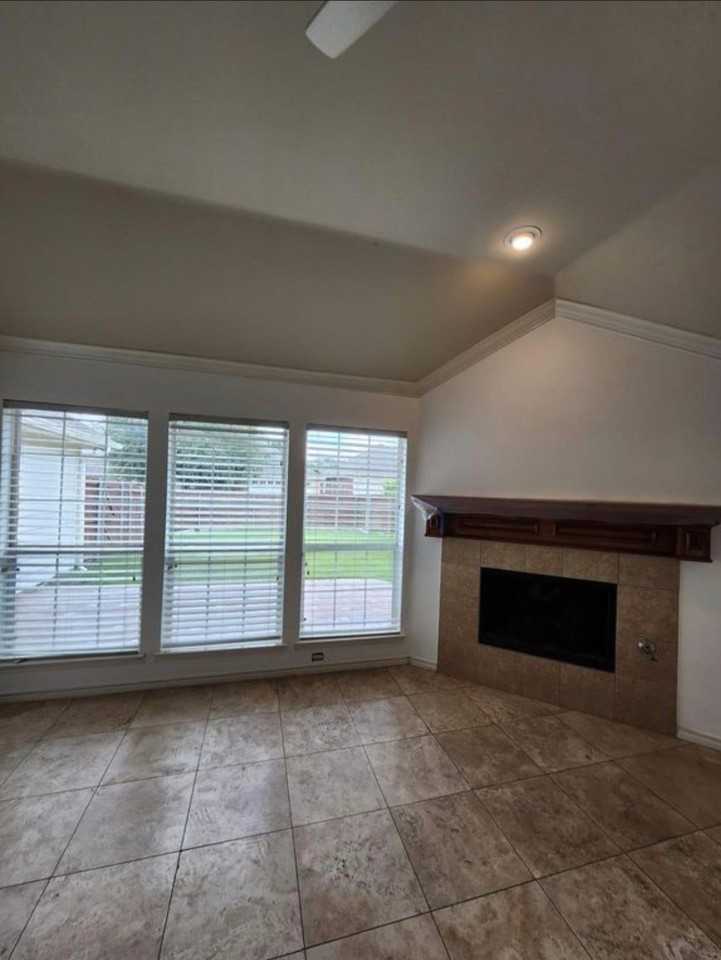 7812 Pleasant Valley Trl - Photo 4 of 11