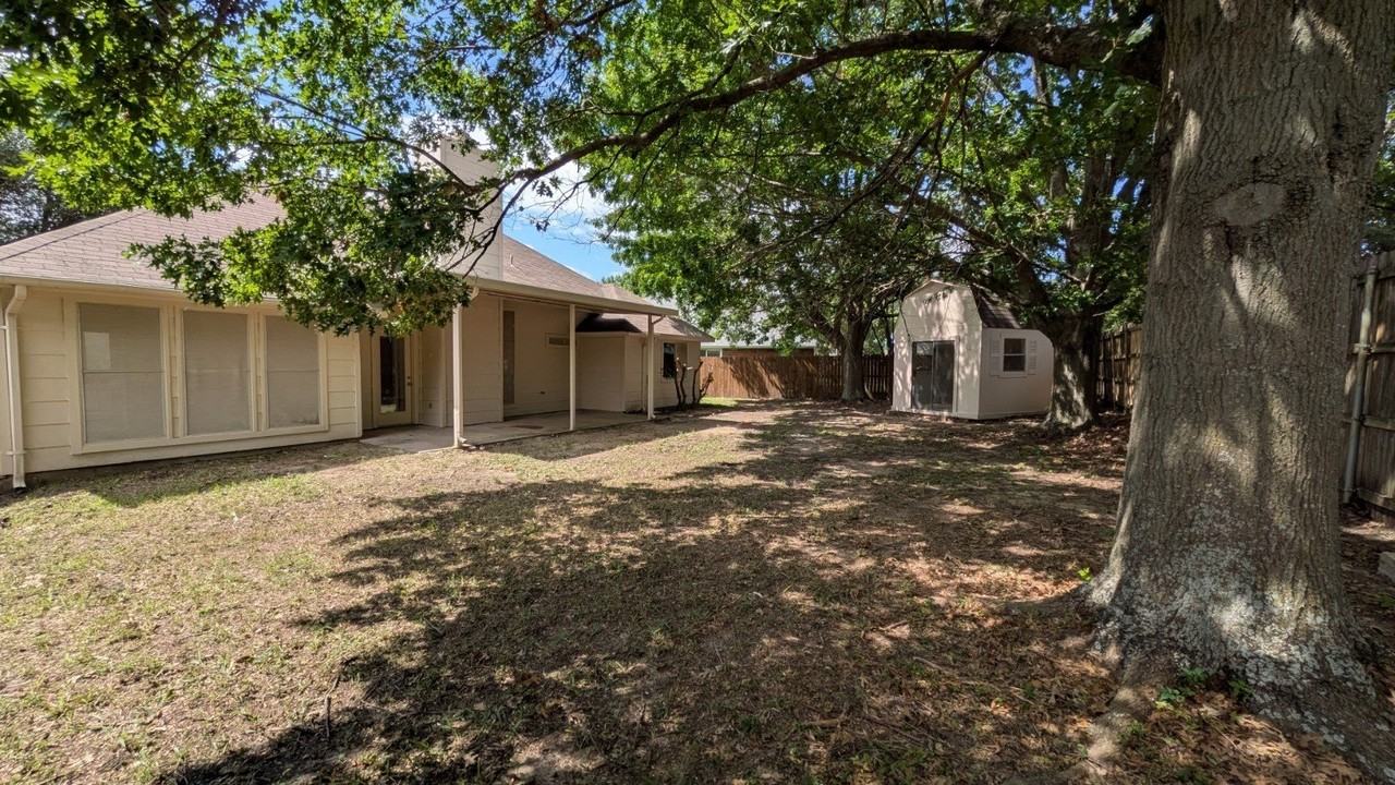 336 Cresthaven Dr - Photo 2 of 16
