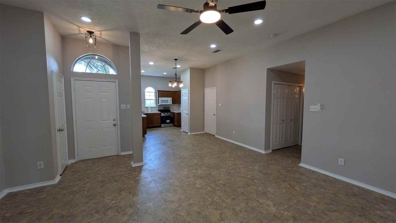 336 Cresthaven Dr - Photo 4 of 16