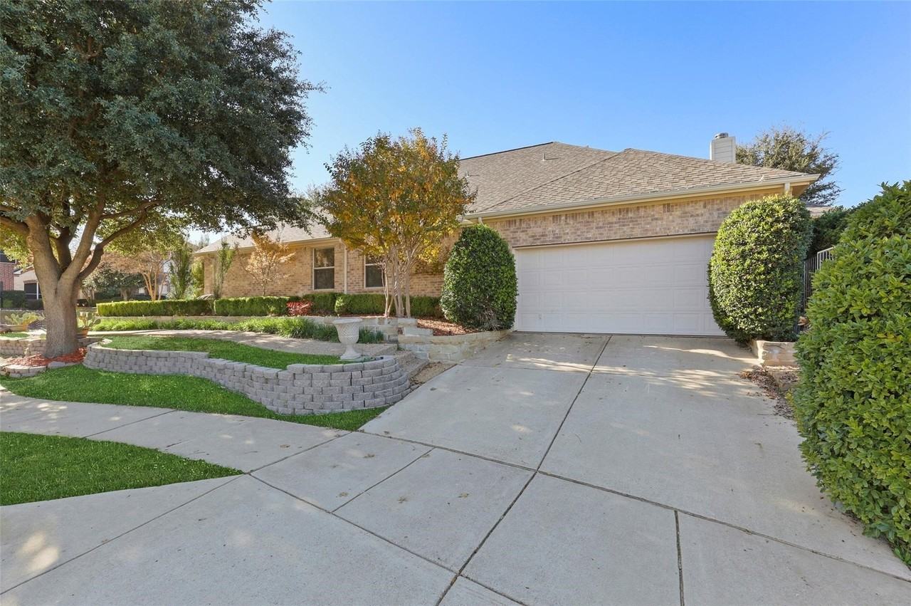 11086 Mansfield Dr - Photo 2 of 25