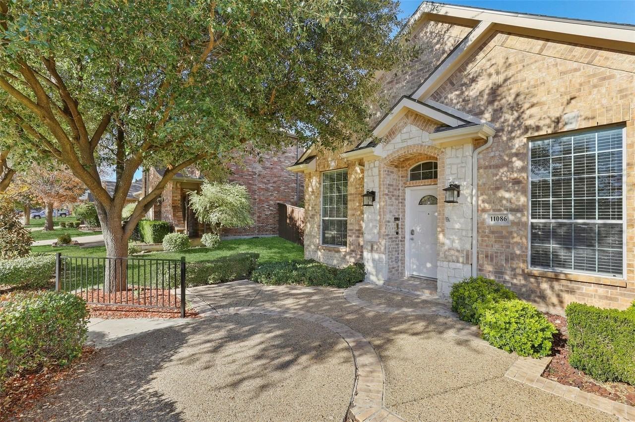 11086 Mansfield Dr - Photo 3 of 25