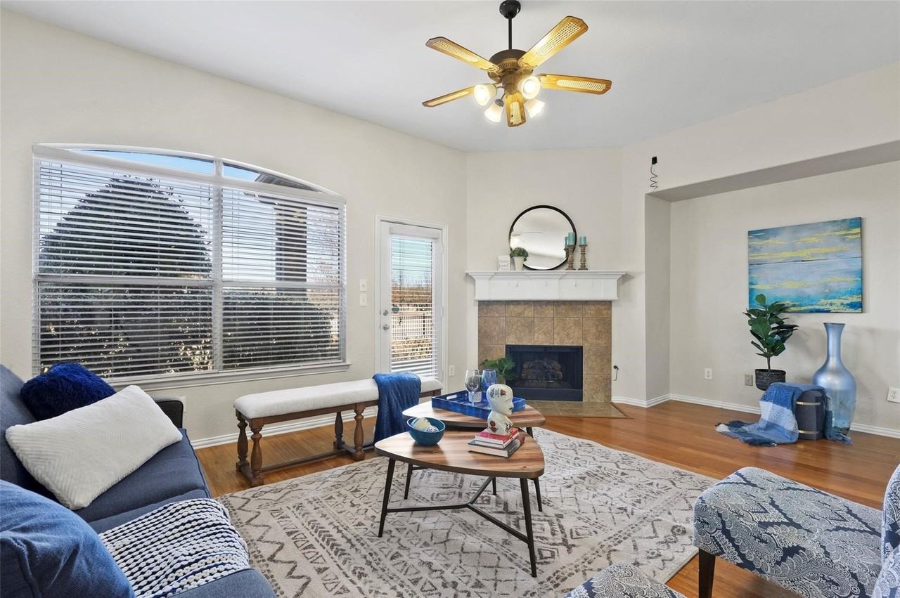 11086 Mansfield Dr - Photo 4 of 25