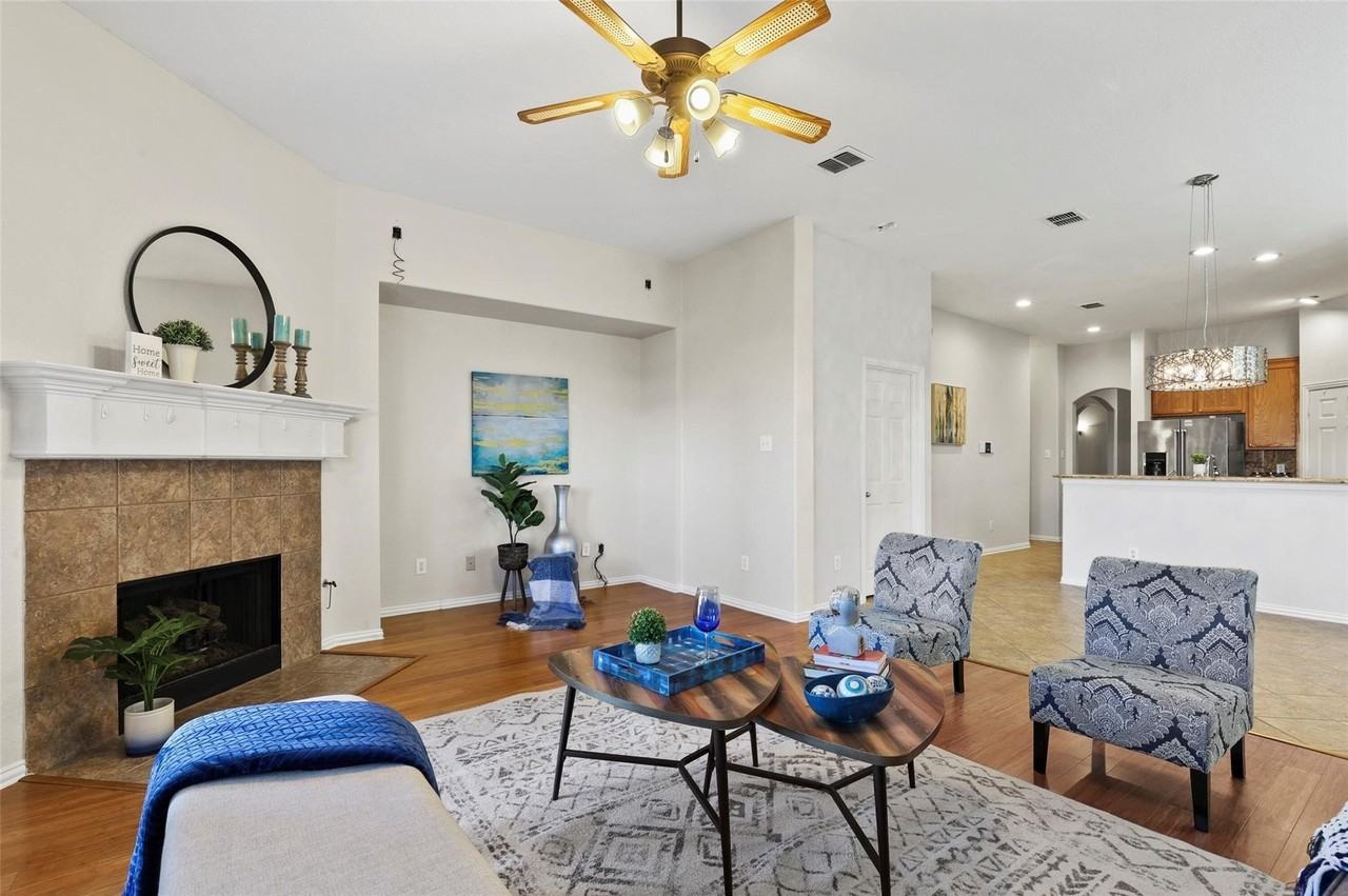 11086 Mansfield Dr - Photo 5 of 25