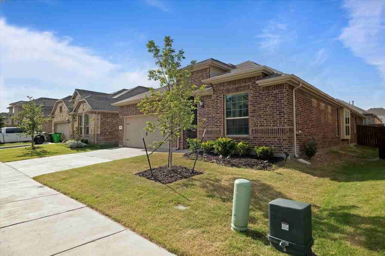 1133 Canuela Way - Photo 2 of 30