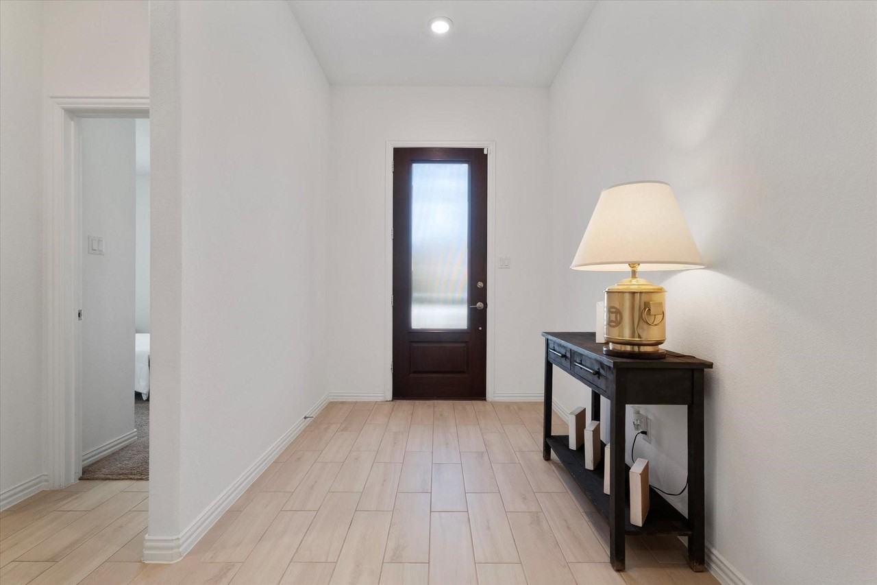 1133 Canuela Way - Photo 4 of 30