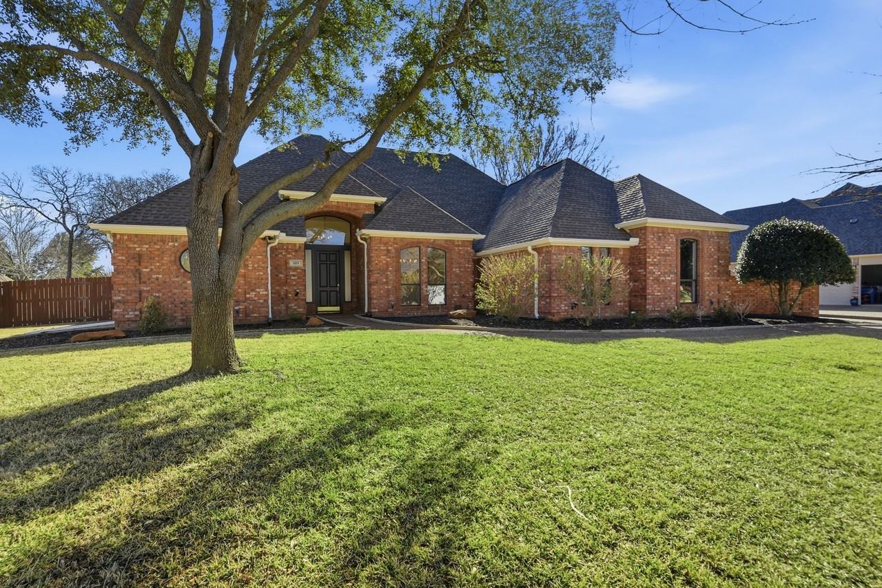 1109 Travis Ct