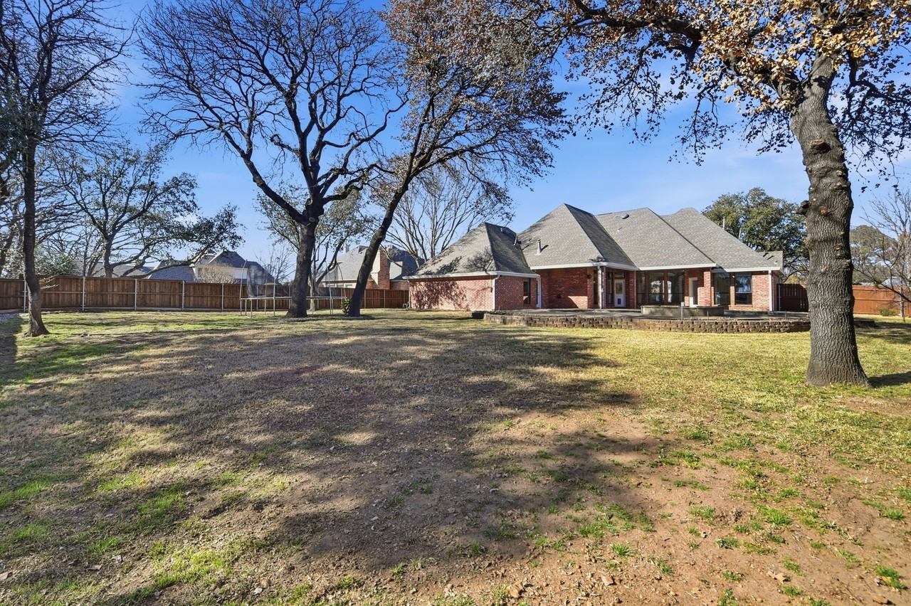1109 Travis Ct - Photo 3 of 40