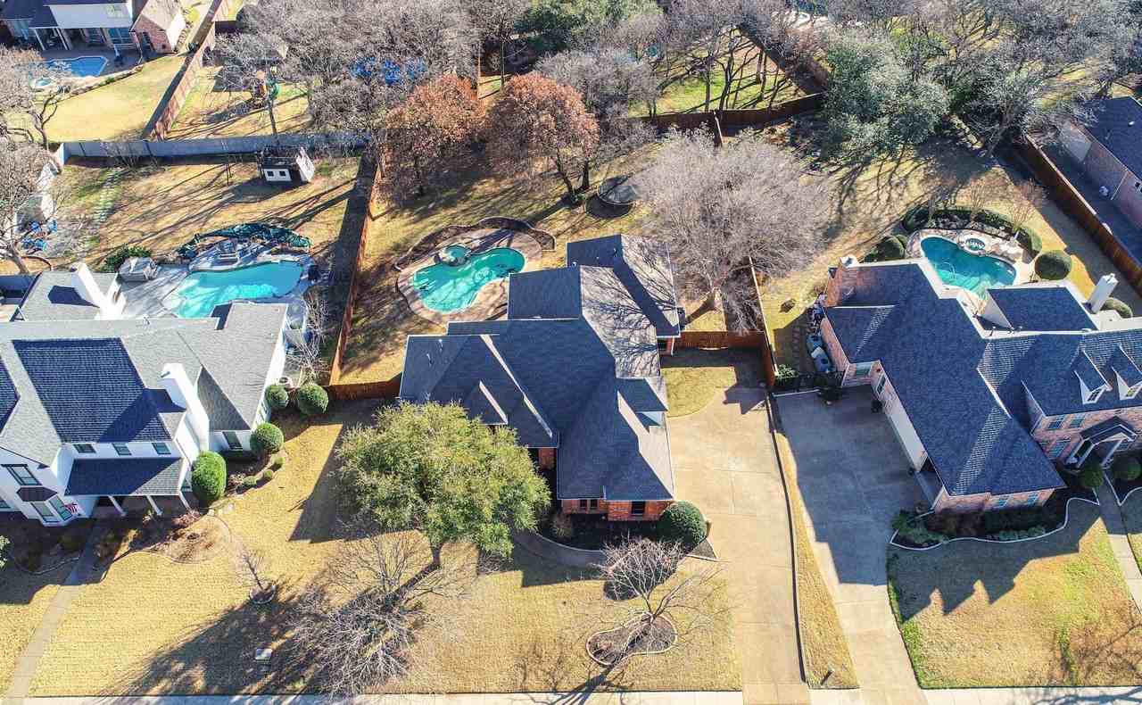 1109 Travis Ct - Photo 4 of 40