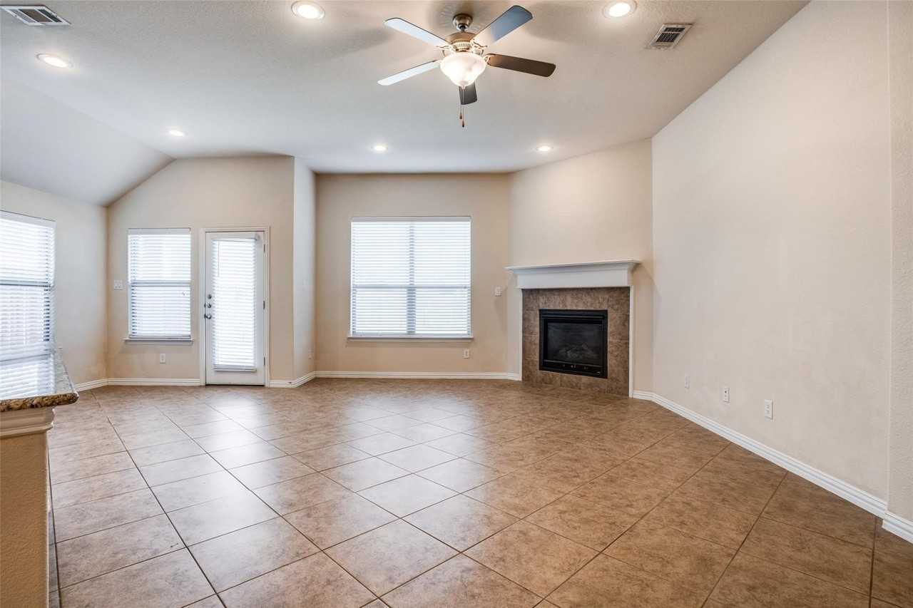 700 Golden Nugget Dr - Photo 5 of 12