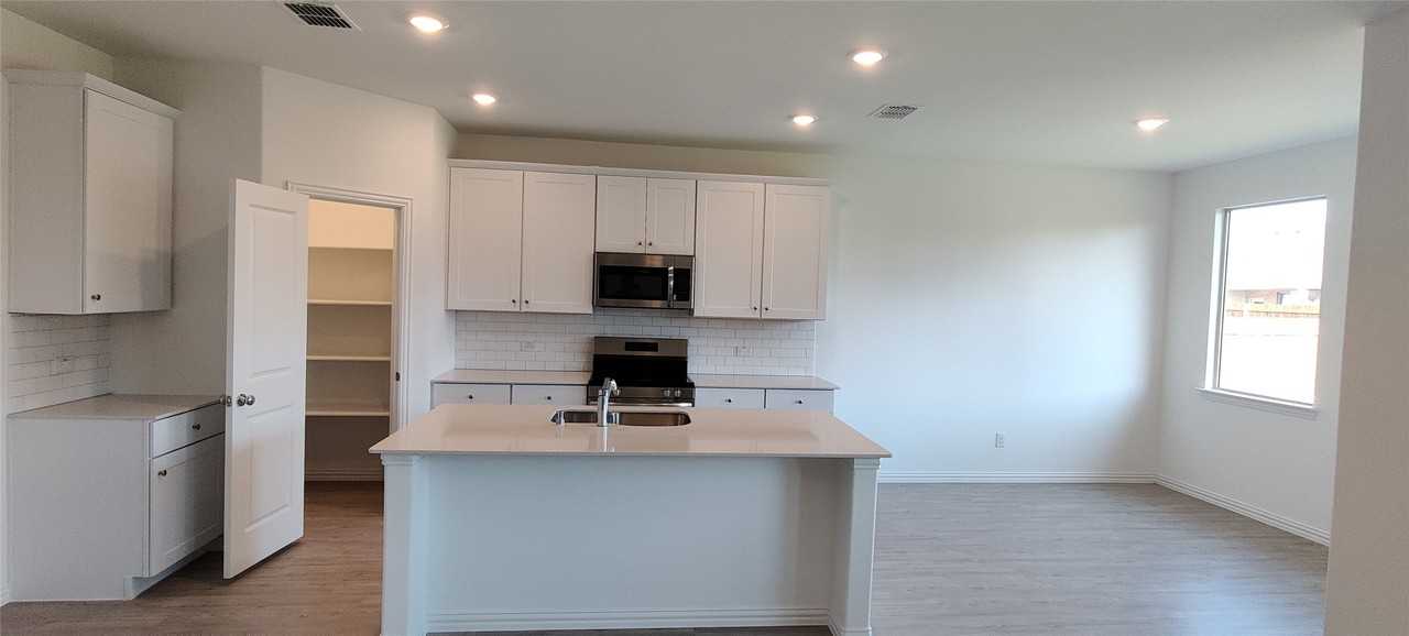 4812 Sagerun Dr - Photo 4 of 27