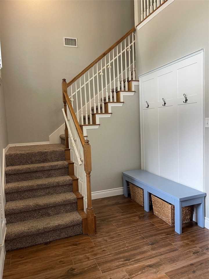 5025 Bayberry Dr - Photo 2 of 32